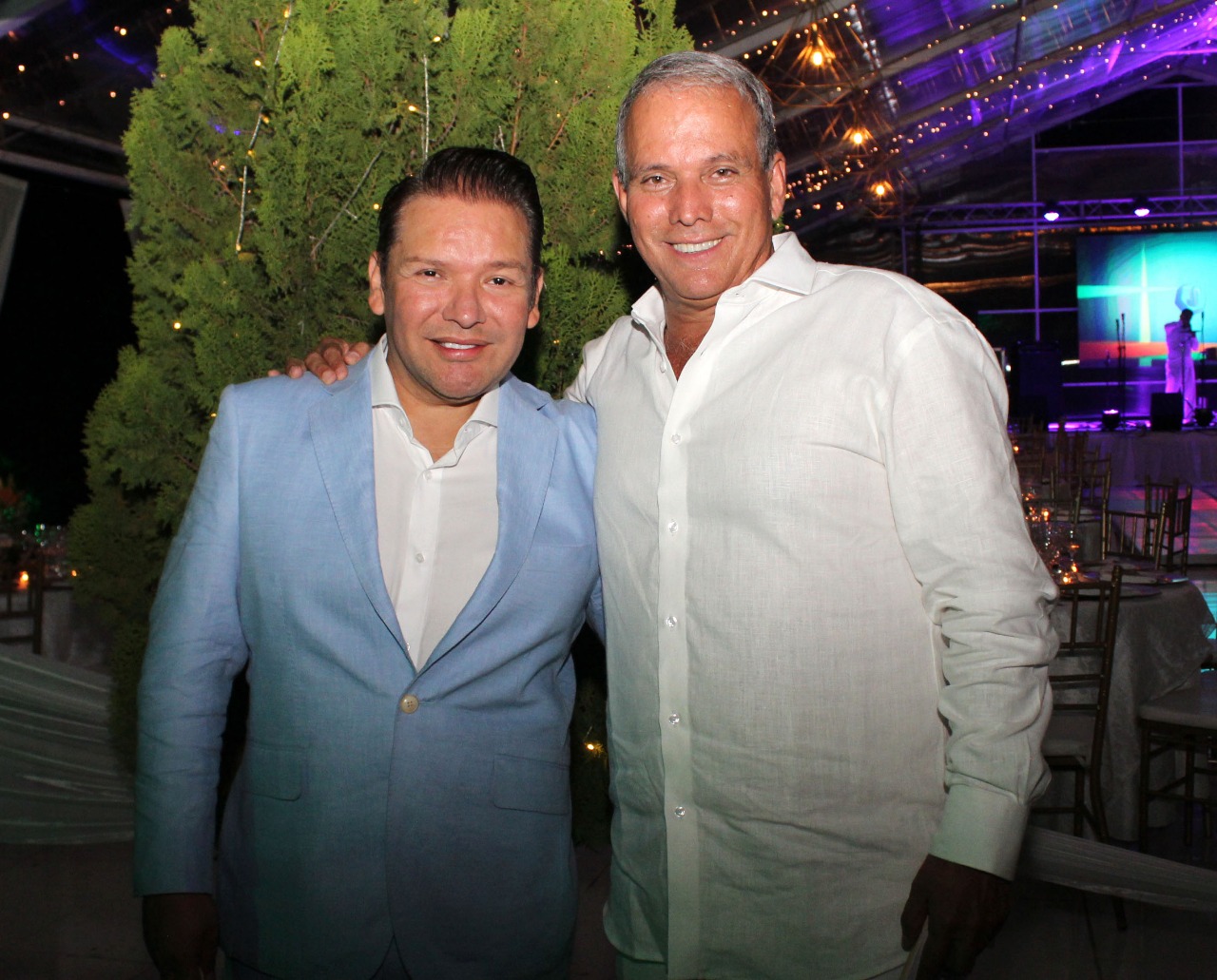 El cumpleañero Juan Carlos Bahamón y Sergio Falla.